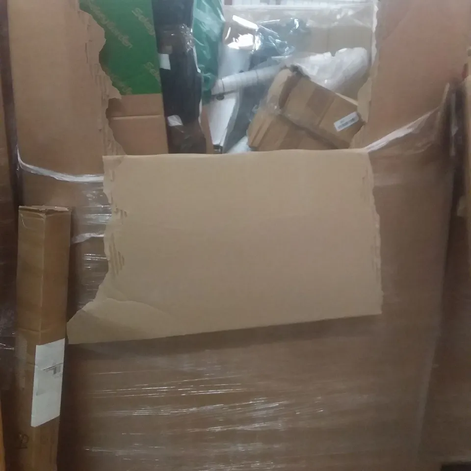 PALLET OF ASSORTED ITEMS INCLUDING ELECTRIC OVER BLANKET, PATIO UMBRELLA, HIGH BEACH CHAIR, AIR FRYER