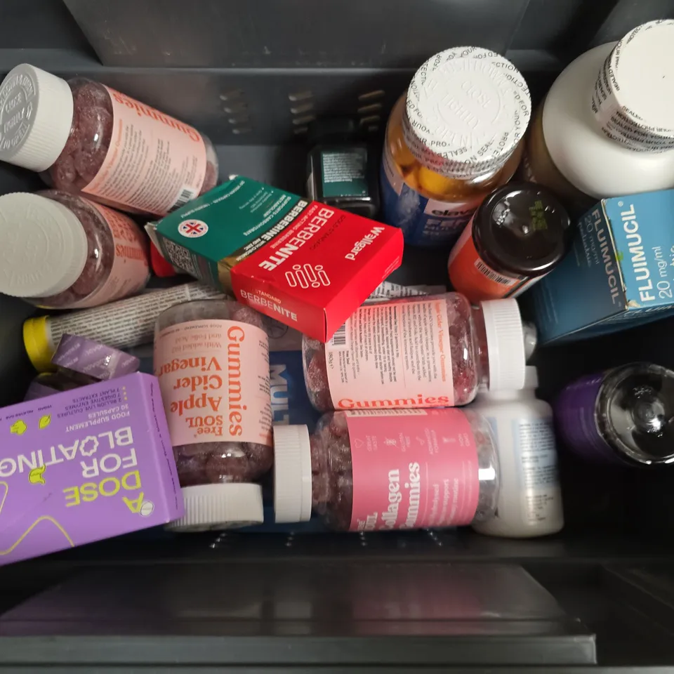APPROXIMATELY 15 ASSORTED VITAMIN/HEALTH AID PRODUCTS TO INCLUDE APPLE CIDER VINEGAR GUMMIES, ELAVATE FEMALE MULTIVITAMINS, SUNERGETIC PSYLLIUM HUSK , ETC - COLLECTION ONLY