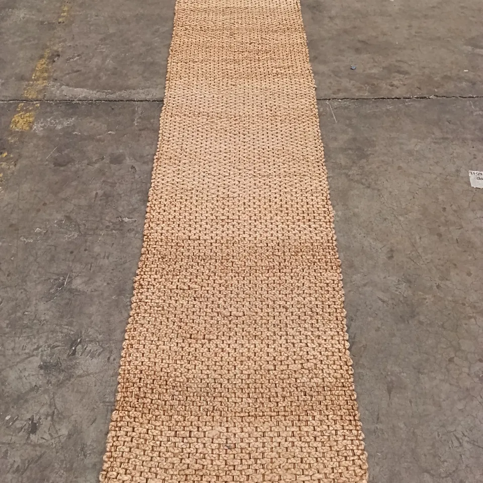 QUALITY DESIGNER AREA RUG - APPROXIMATELY 305CM X 69CM