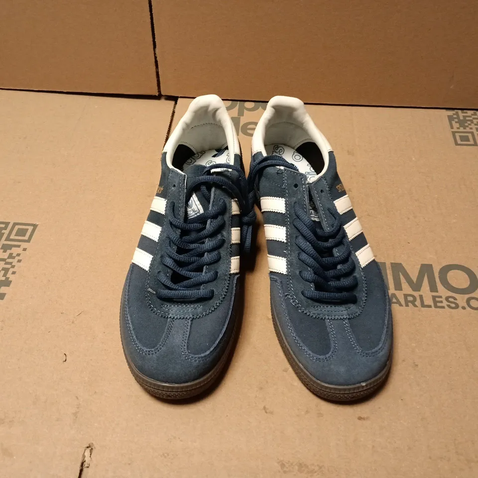 UNBOXED PAIR OF ADIDAS SPEZIAL TRAINERS IN NAVY - UK 7