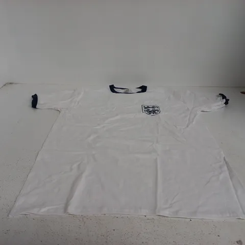 FRUIT OF THE LOOM VALUEWEIGHT WHITE ENGLAND T-SHIRT WITH NAVY COLLAR, SIZE L