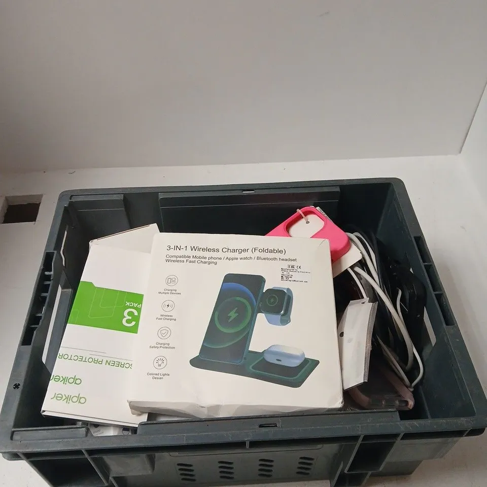 TOTE OF APPROXIMATELY 10 ASSORTED ITEMS INCLUDING APIKER SCREEN PROTECTOR, A 3-IN-1 WIRELESS CHARGER AND A POWER BANK MAGNETIC WIRELESS