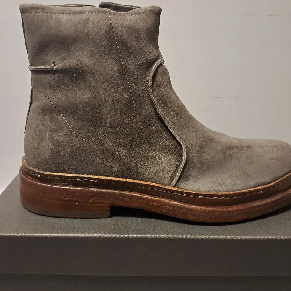 BOXED UNTAMED STREET YORK LAVA GREY BOOTS - SIZE 43