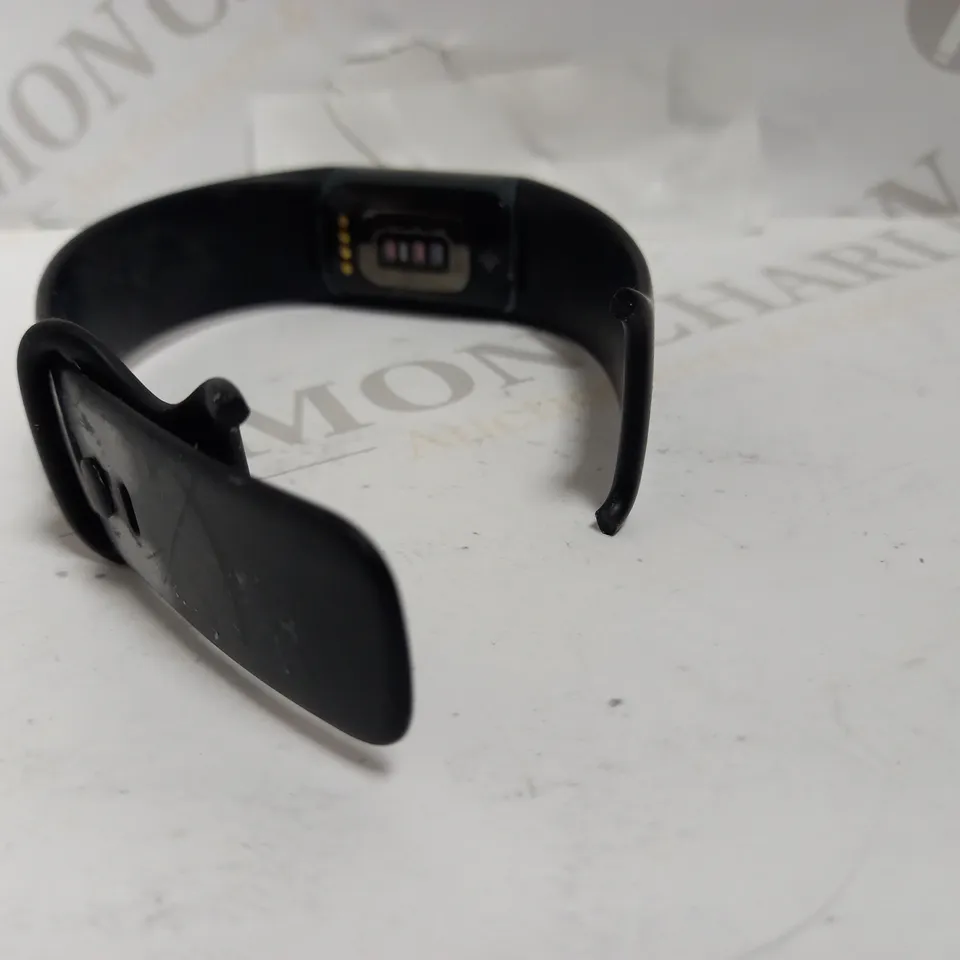 FITBIT CHARGE 5 SMART WATCH IN BLACK