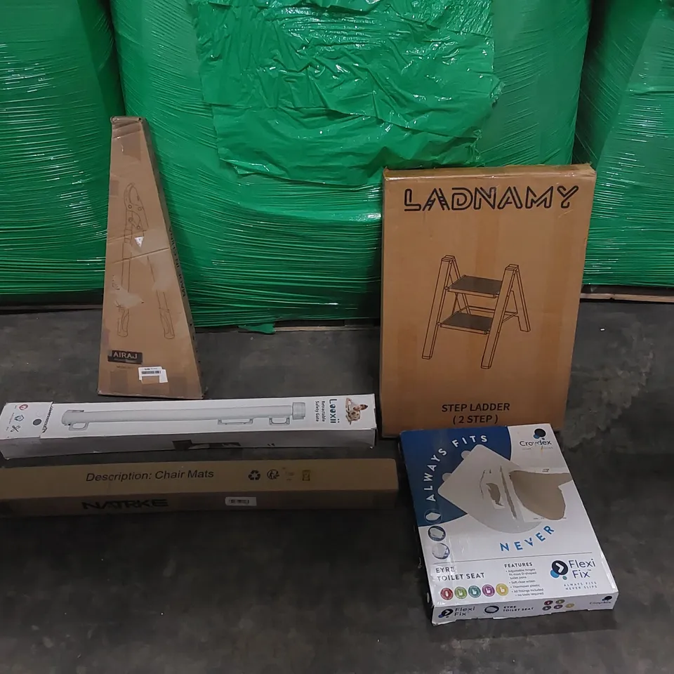 PALLET OF ASSORTED CONSUMER PRODUCTS TO INCLUDE: STEP LADDER, GARDEN SHEARS, RETRACTABLE SAFETY GATE, CHAIR MAT, TOILET SEAT ECT