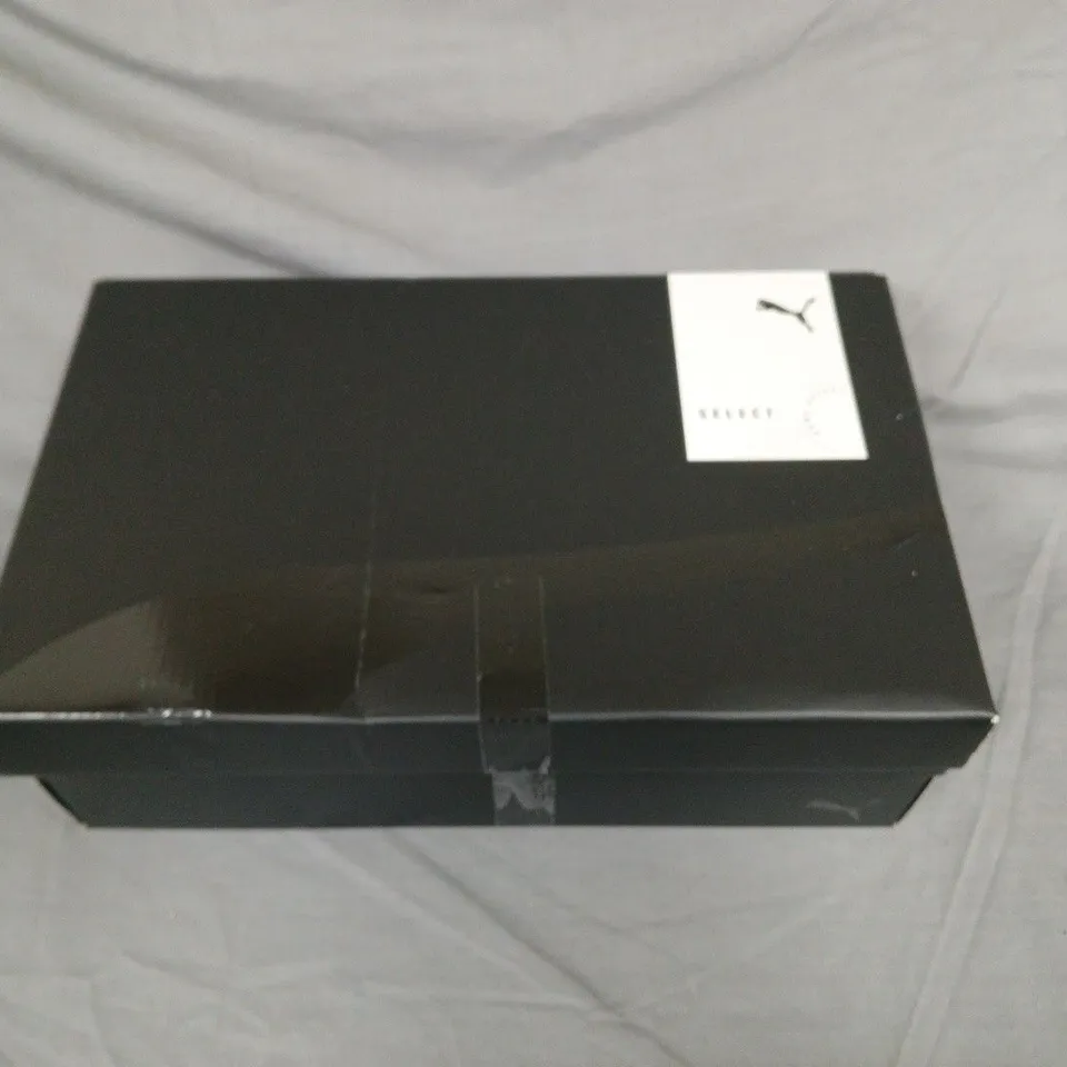 BOXED PUMA SUEDE CHARLES F. STEAD V TRAINERS IN HONEY BUTTER & WHITE - UK 10