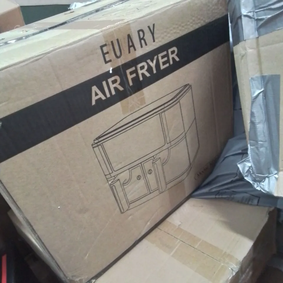 PALLET OF HOUSEHOLD ITEMS AND CONSUMER GOODS TO INCLUDE: SEVERAL EXTREME CHILLI FLAVOUR PACKS, EUARY AIR FRYER, VANCASSO CROCKERY SET, ETC.