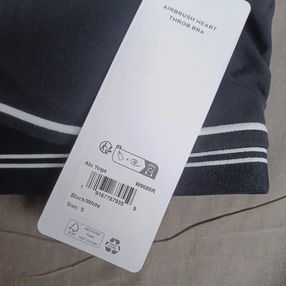 ALO YOGA AIRBRUSH HEART THROB BRA – BLACK/WHITE, UK SIZE S