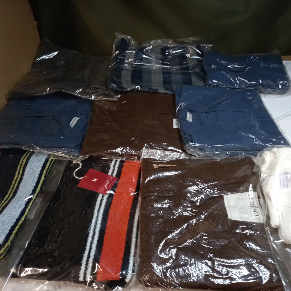 LOT OF APPROX 10 ASSORTED CLOTHING ITEMS IN VARIOUS SIZES