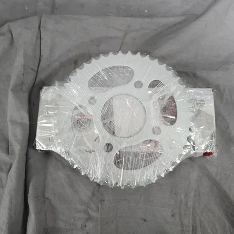 CIRCULAR GEAR WHEEL / SPROCKET – METAL WITH CUTOUTS, WRAPPED AND CHAIN 