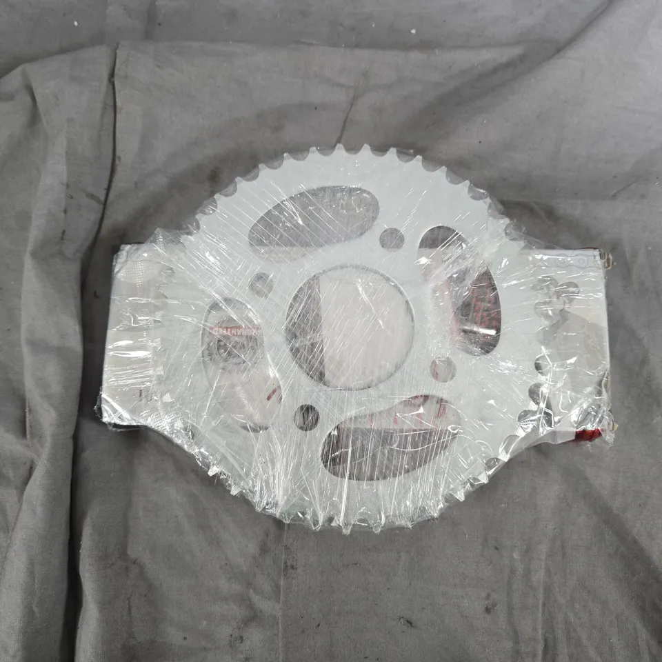 CIRCULAR GEAR WHEEL / SPROCKET – METAL WITH CUTOUTS, WRAPPED AND CHAIN 