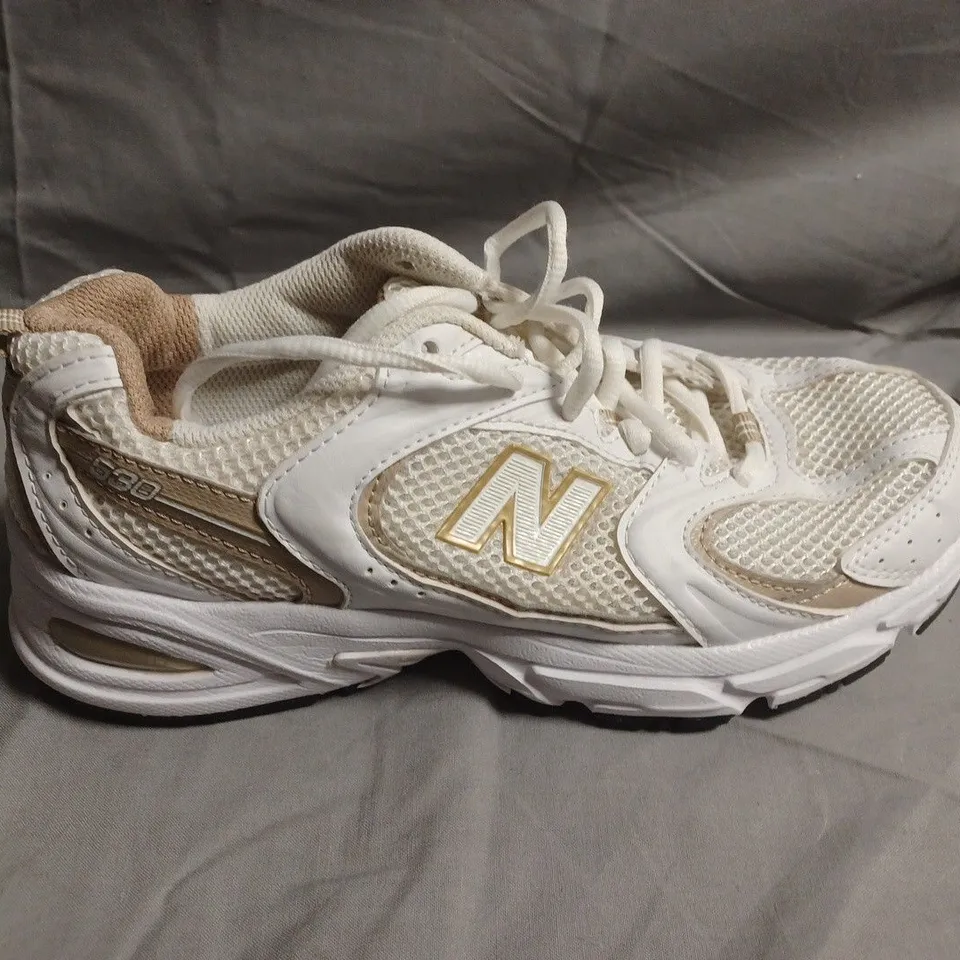 UNBOXED PAIR OF NEW BALANCE 530 TRAINERS – UK SIZE 4