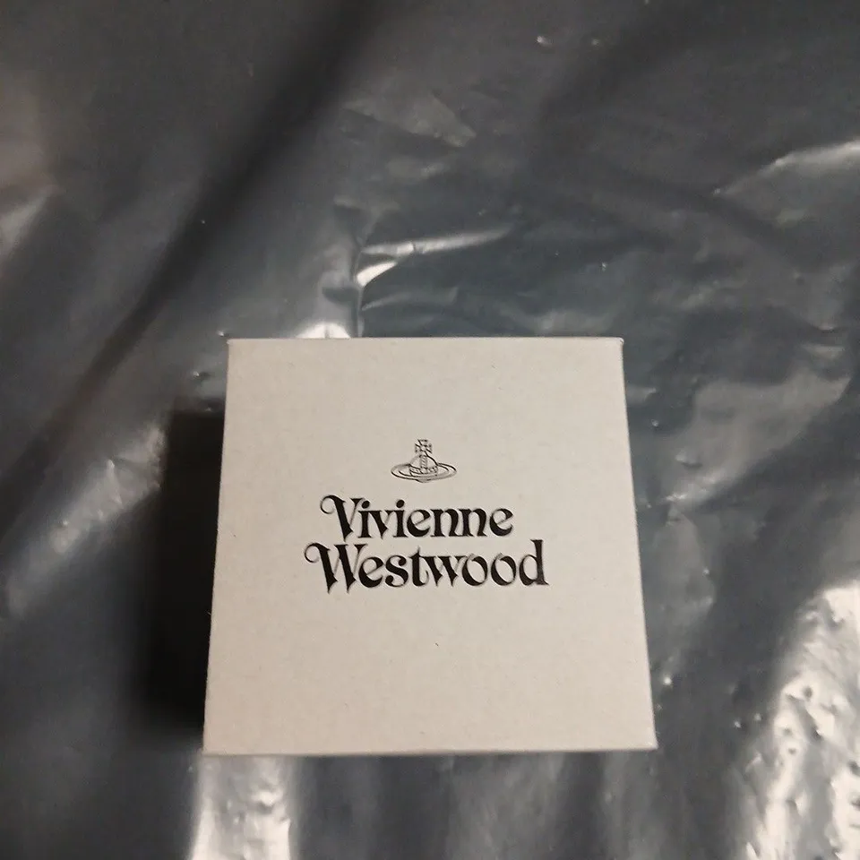 VIVIENNE WESTWOOD JEWELLERY – GOLD-TONE EARRINGS (BOXED) WITH BEIGE POUCH