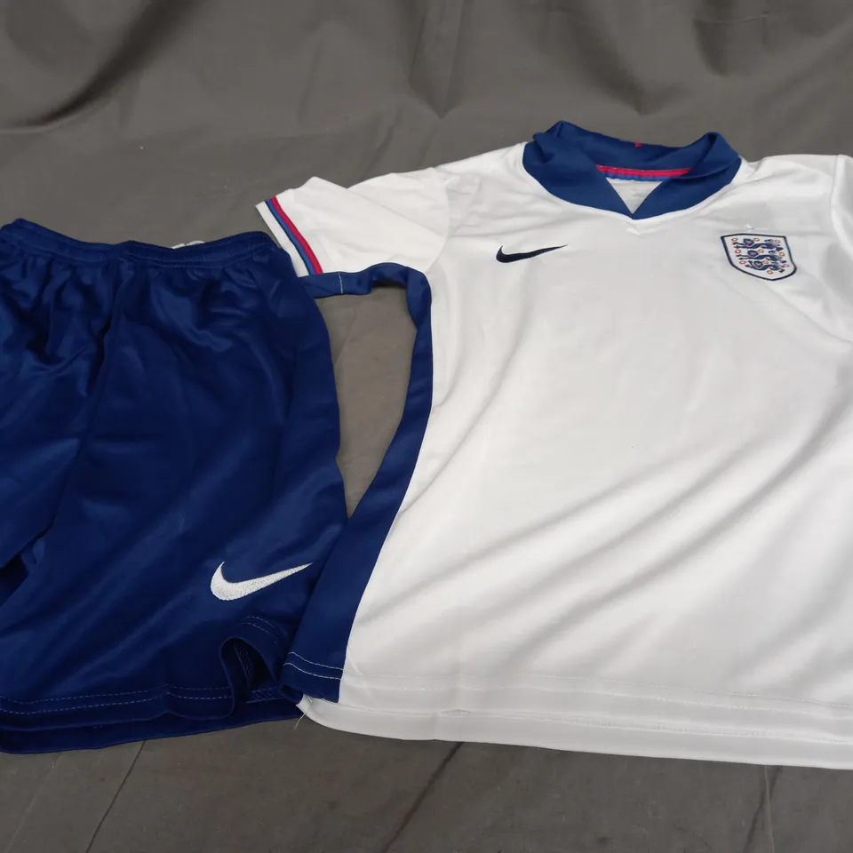 NIKE ENGLAND HOME FOOTBALL SHIRT & SHORTS- SIZE 26