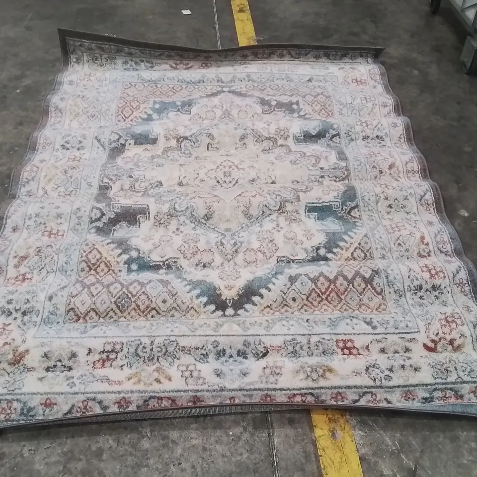 VINTAGE LOOK AREA RUG APPROXIMATELY 160X213CM 