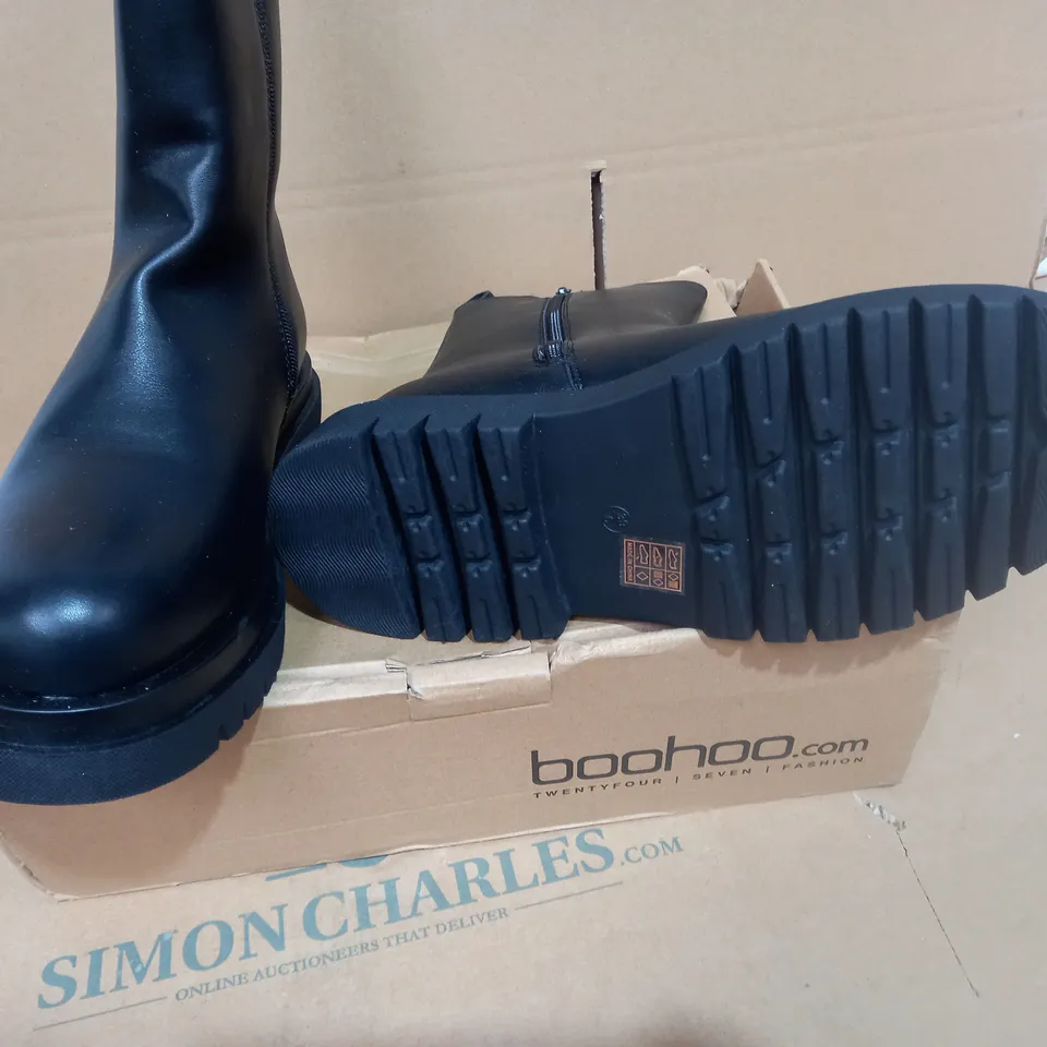 BOXED PAIR OF SIZE 6 BOOHOO BLACK BOOTS