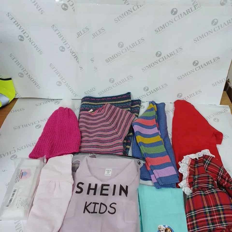 BOX OF ASSORTED CHILDRENS CLOTHING VARYING IN SIZE/COLOUR/STYLE TO INCLUDE:  TOPS, DRESSES, JUMPERS