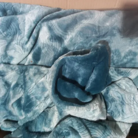BOXED COZEE HOME EMBOSSED OMBRE SWIRL VELVETSOFT 4 PIECE DUVET SET - DOUBLE