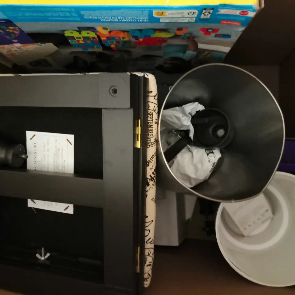 BOX OF APPROXIMATELY 5 ASSORTED HOUSEHOLD ITEMS TO INCLUDE ROTATING HOT AIR BRUSH, ETC - COLLECTION ONLY