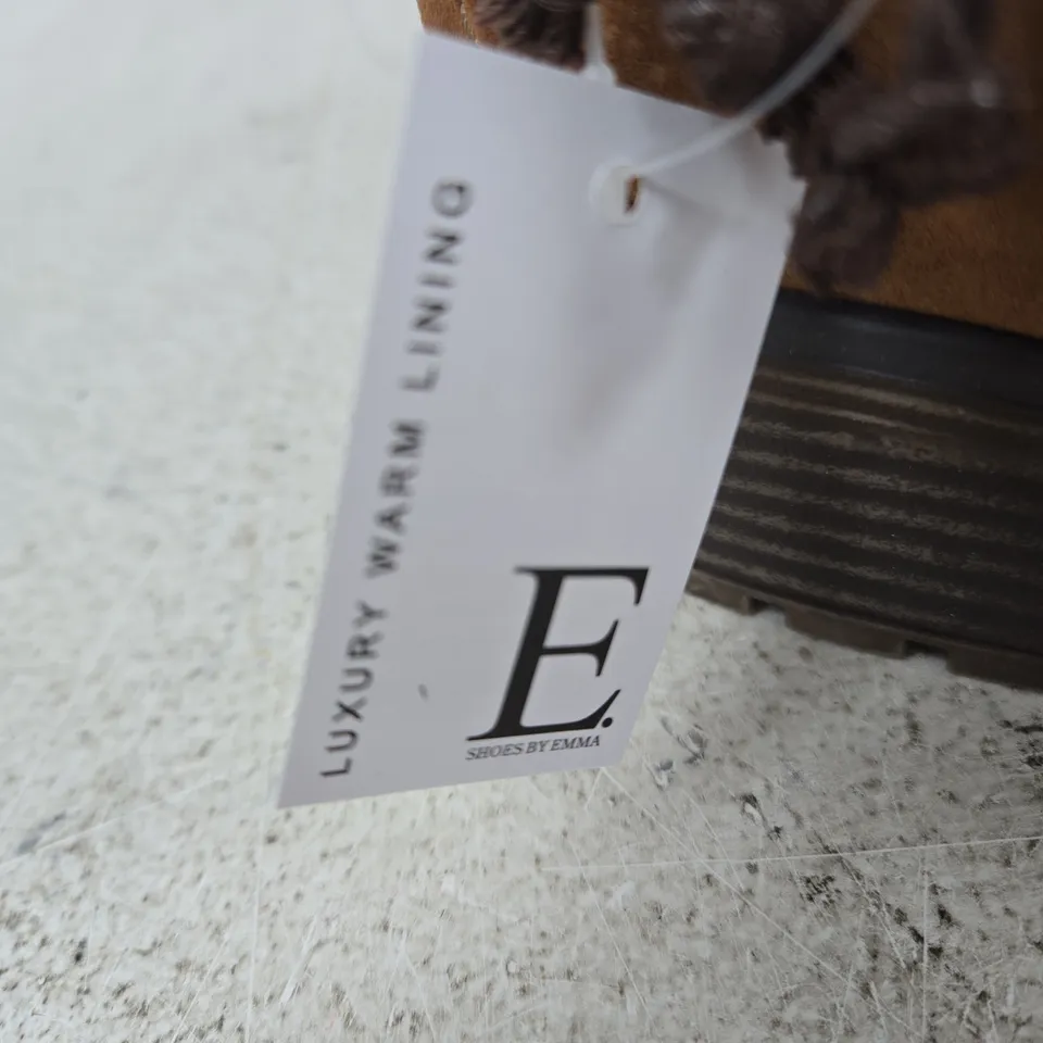 E. SHOES BY EMMA STOCKHOLM CAMEL BOOTS – UK SIZE 7