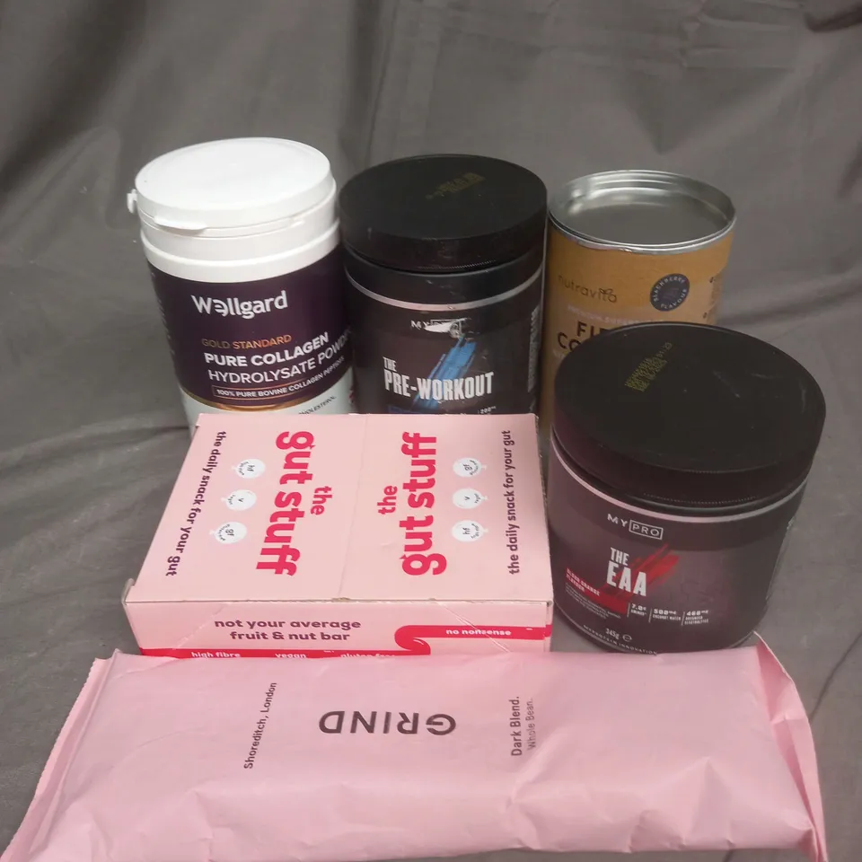 APPROXIMATELY 6 ASSORTED FOOD ITEMS TO INCLUDE - THE GUT STUFF HIGH FIBRE BARS - MYPROTEIN PRE-WORKOUT - WELLGARD PURE COLLAGEN HYDROLYSATE - ETC