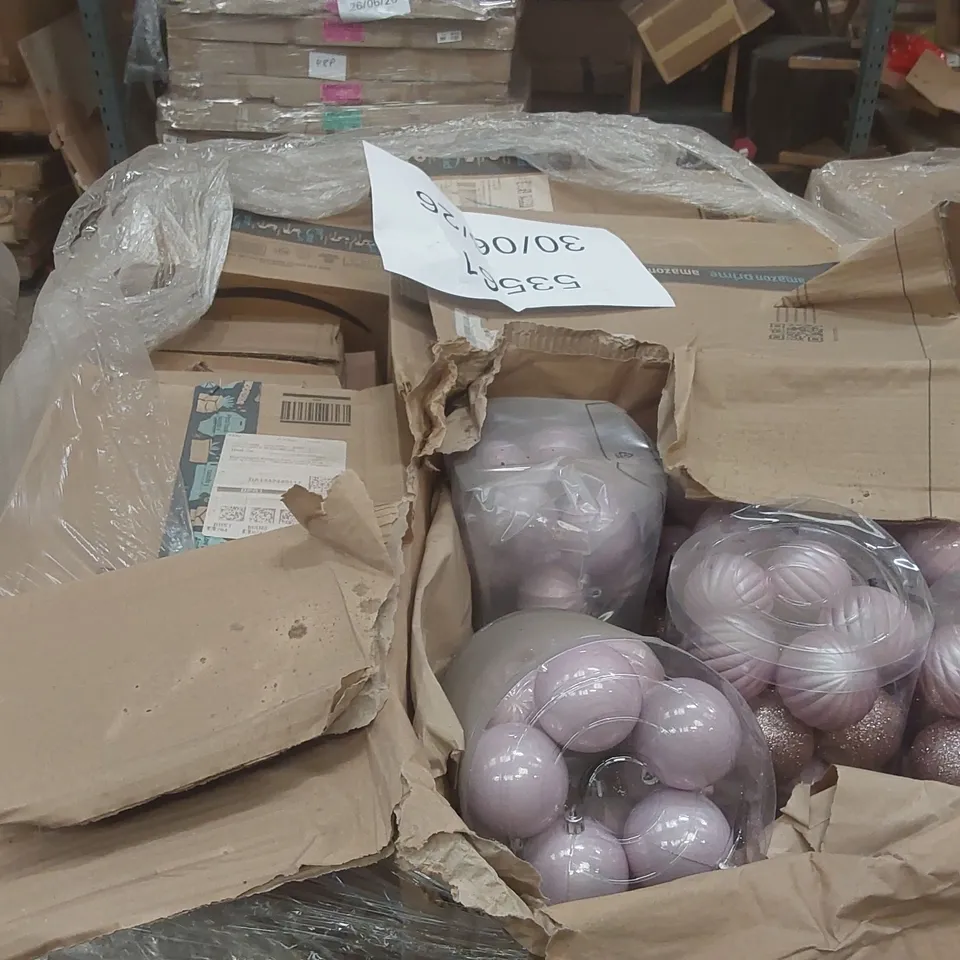 PALLET CONTAINING A VERY LARGE QUANTITY OF ASSORTED ITEMS INCLUDING: SCENTED TEALIGHT ADVENT CALENDARS, CHRISTMAS PAPER STORAGE CASES, LUXURY BAUBLES ECT