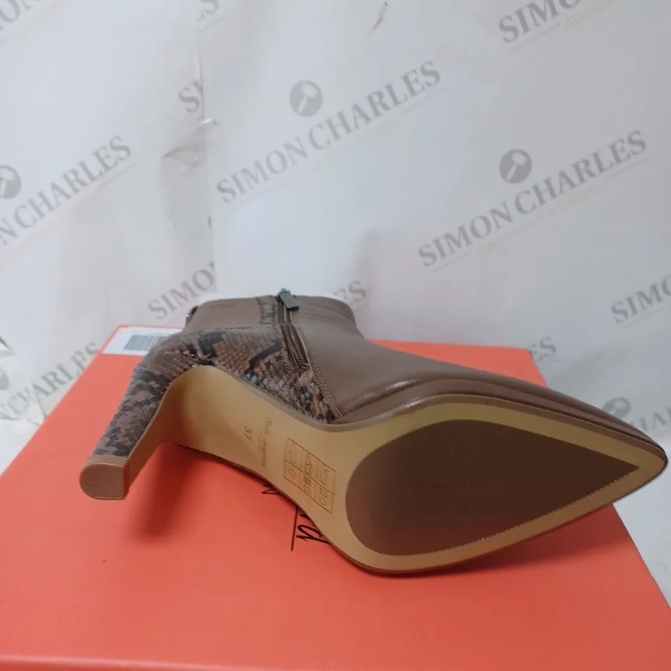 BOXED RUTH LANGSFORD PLATFORM LEATHER ANKLE BOOTS, TAUPE - SIZE 4