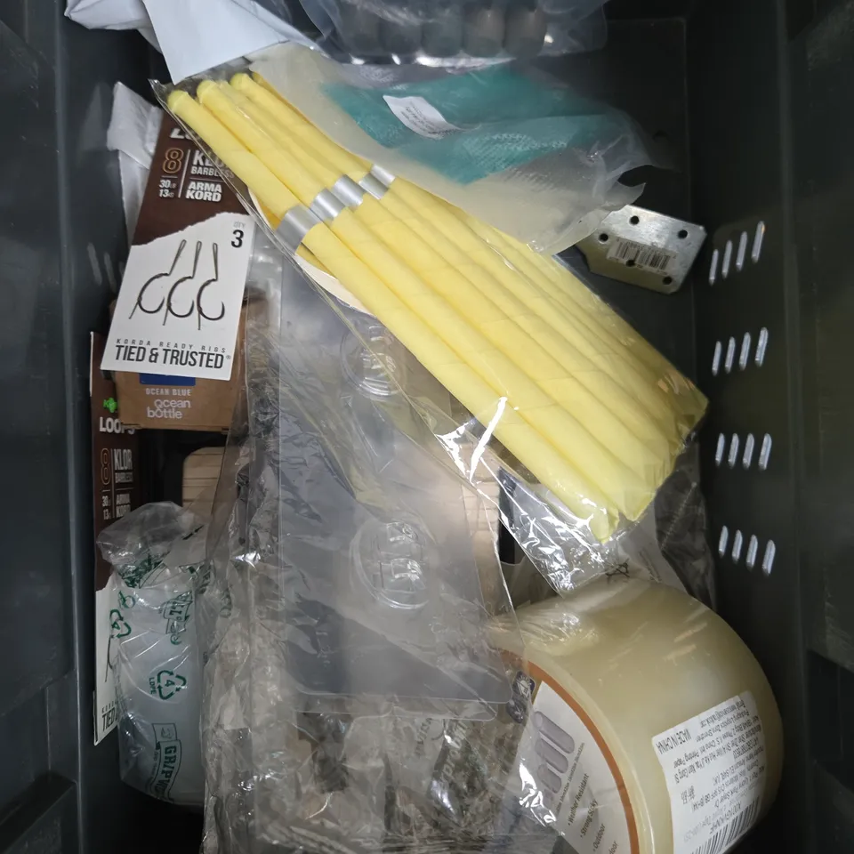 APPROXIMATELY 15 HOUSEHOLD ITEMS TO INCLUDE RUBBER DOG TOYS, PADLOCKS, MALLET ETC 