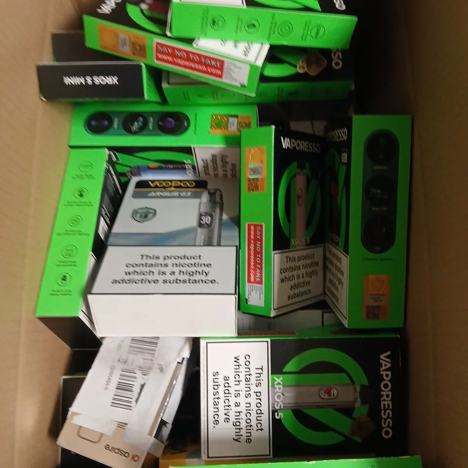 APPROXIMATELY 15 ASSORTED E-CIG PRODUCTS AND ACCESSORIES TO INCLUDE VAPORESSO, VOOPOO, ASPIRE ETC 