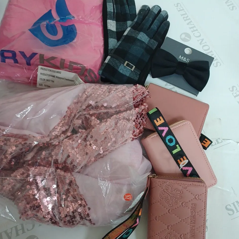 BOX OF APPROXIMATELY 15 ASSORTED CLOTHING ITEMS TO INCLUDE FASHION LOVE PURSES, GLOVES, KIDS WATERPROOF ETC