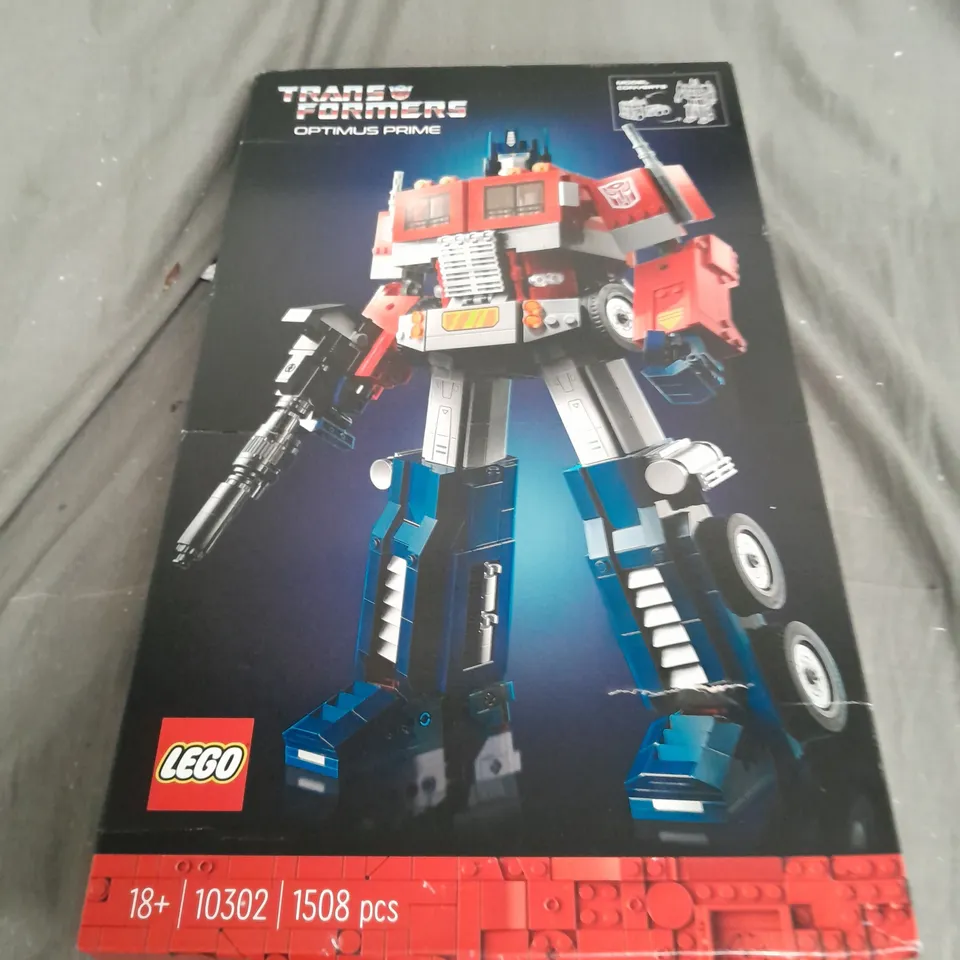 BOXED LEGO TRANSFORMERS OPTIMUS PRIME 10302