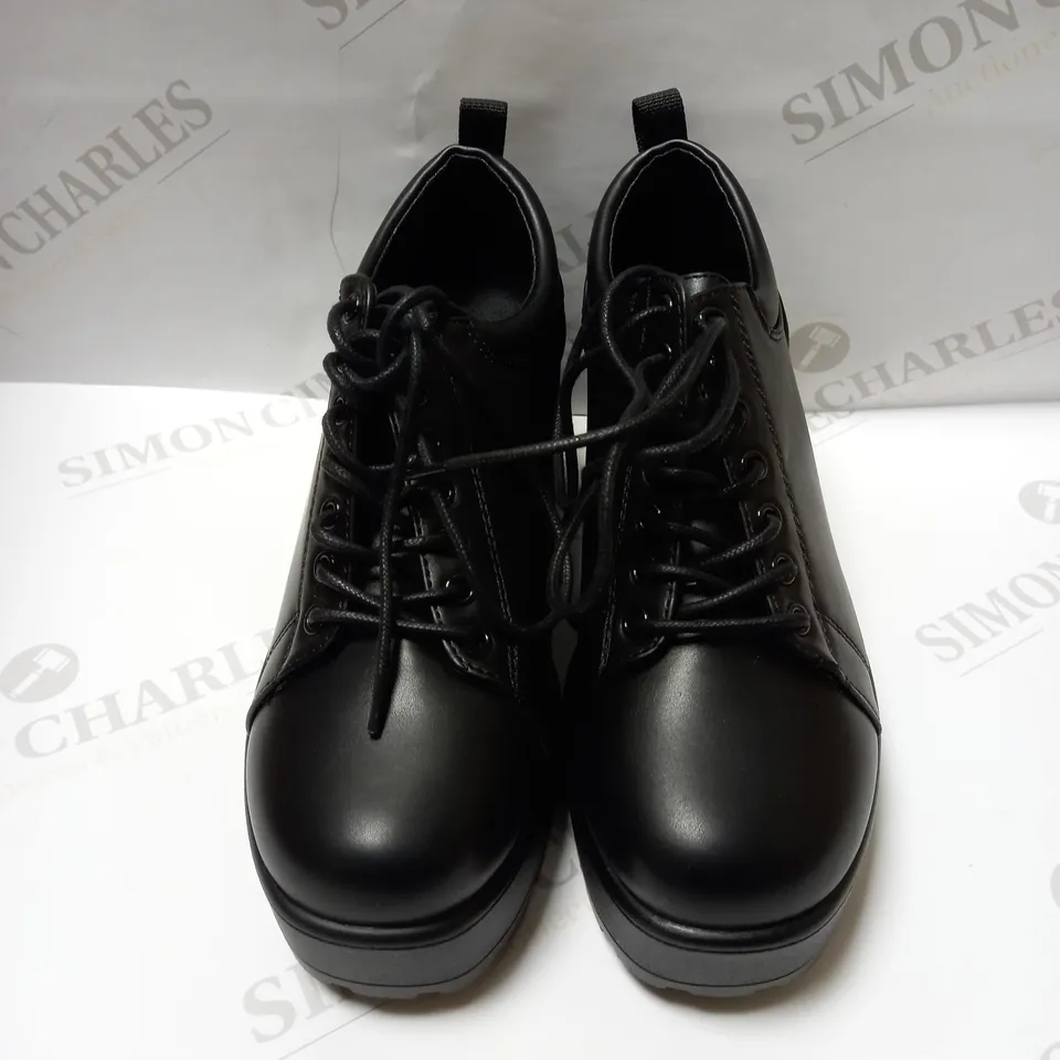 DESIGNER KOI VEGAN BLACK PLATFORM SHOES SIZE 5
