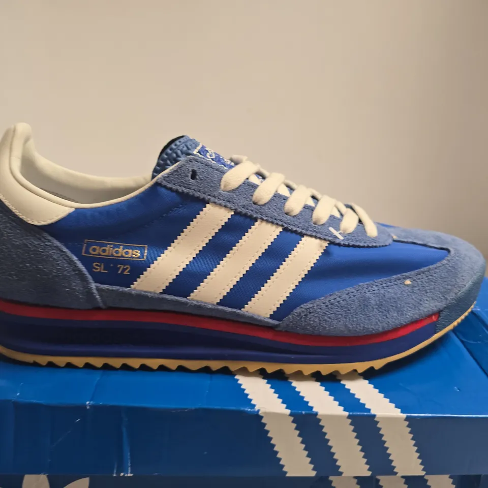 BOXED PAIR OF ADIDAS ORIGINALS SL72 RS SNEAKERS – BLUE/WHITE, UK 10