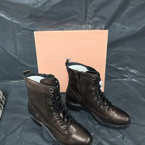 BOXED PAIR OF MODA IN PELLE BELLZIE PEWTER METALLIC LEATHER LACE UP LEATHER ANKLE BOOT SIZE 40