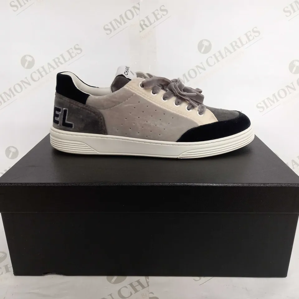 CHANEL SUEDE SHOES IN GREY & BLACK - EUR 42