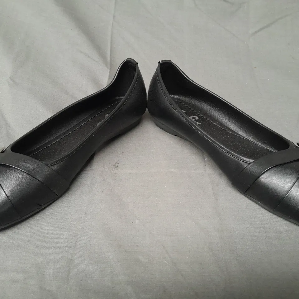 BOXED PAIR OF SOFIA PEEP TOE SLIP-ON SHOES IN BLACK EU SIZE 39