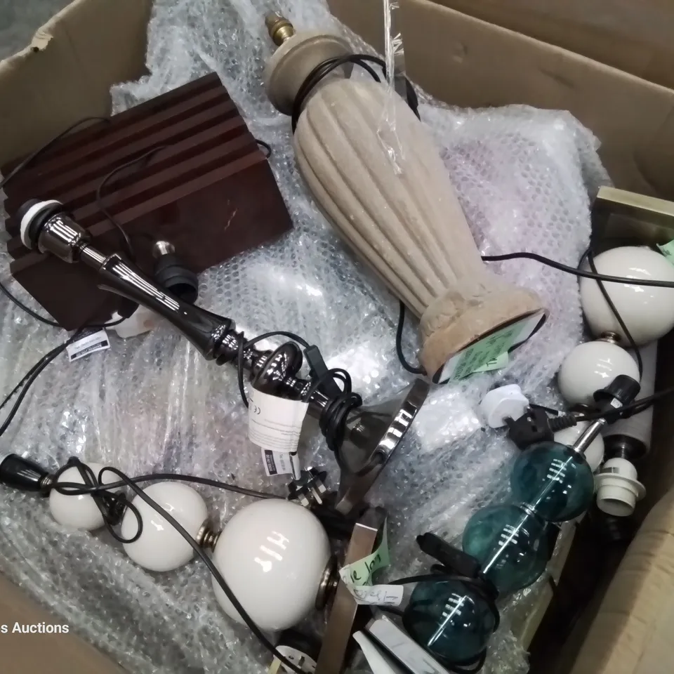 BOX OF APPROXIMATELY 22 ASSORTED TABLE LAMPS & BOX OF ASSORTED LAMPSHADES
