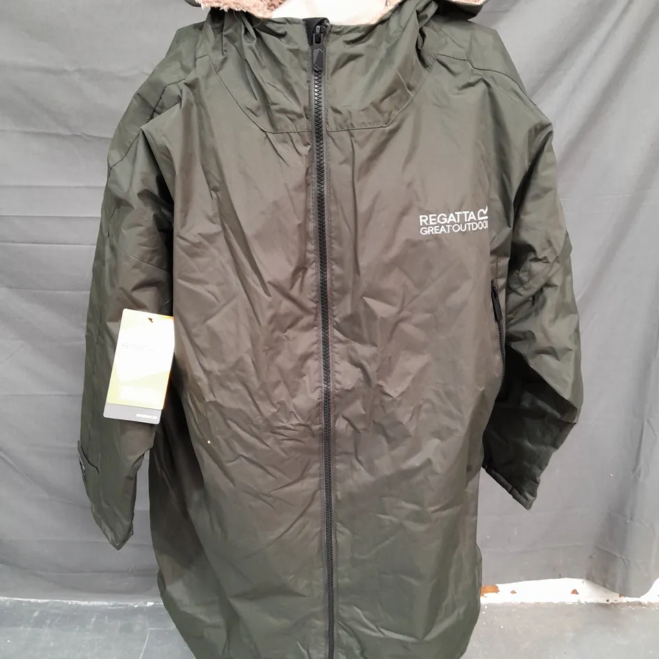 REGATTA ADULTS WATERPROOF ROBE IN DARK KHAKI - S/M