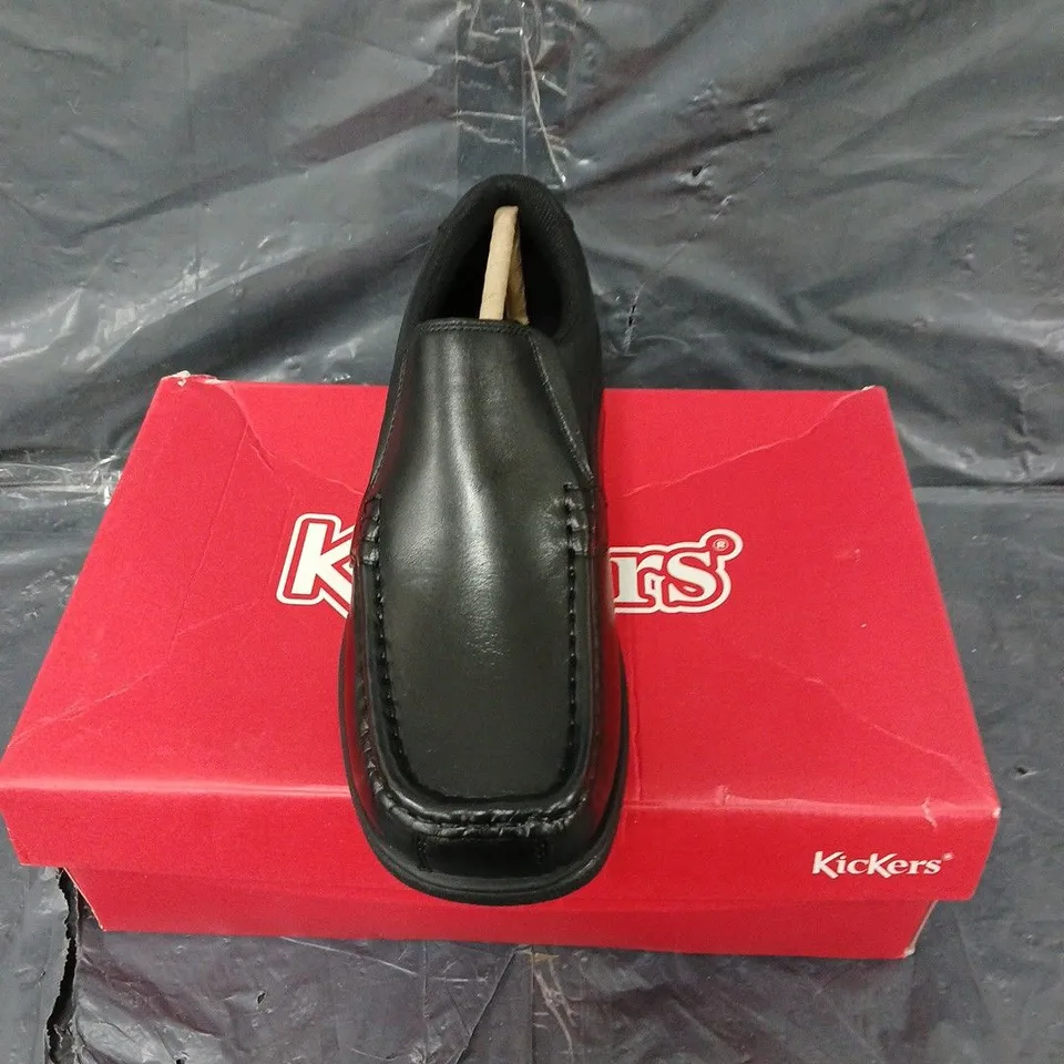 BOXED PAIR OF KICKERS FRAGMA SLIP LEATHER BLACK SIZE 37 
