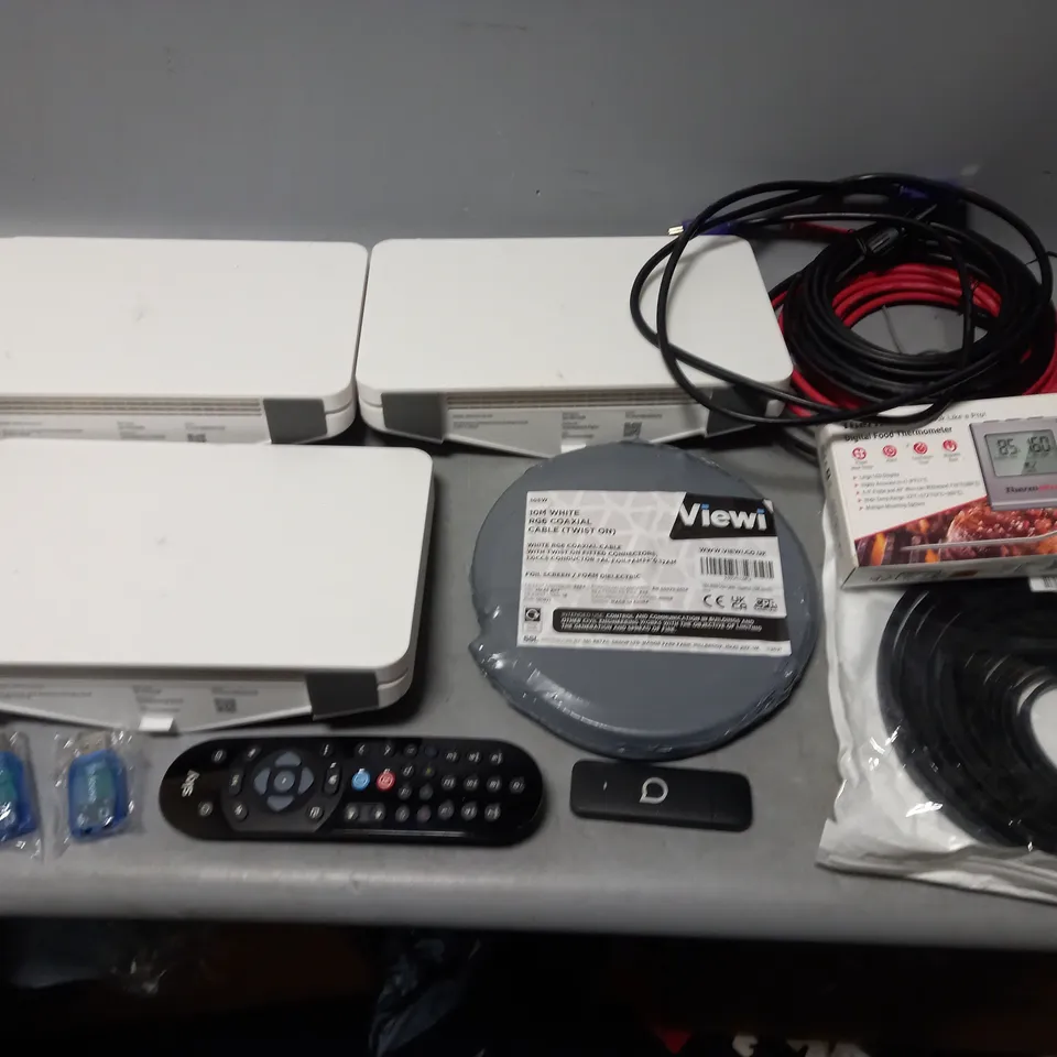 ASSORTED HOUSEHOLD ELECTRICALS TO INCLUDE 3D SOUND MEGASTICK, HDMI CABLE, AND DIGITAL FOOD THERMOMETER ETC.