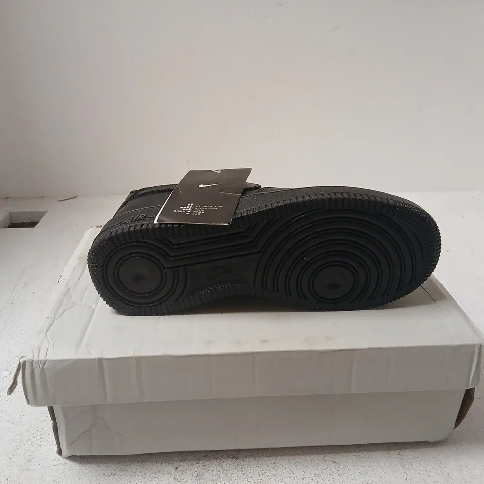 NIKE WOMENS AIR FORCE 1 '07 UK 4.5