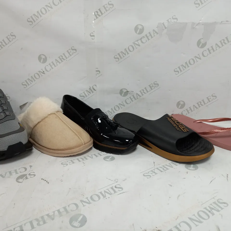 APPROXIMATELY 15 PAIRS OF ASSORTED UNBOXED SHOES TO INCLUDE - FLIP FLOPS - SLIPPERS - TRAINERS ETC