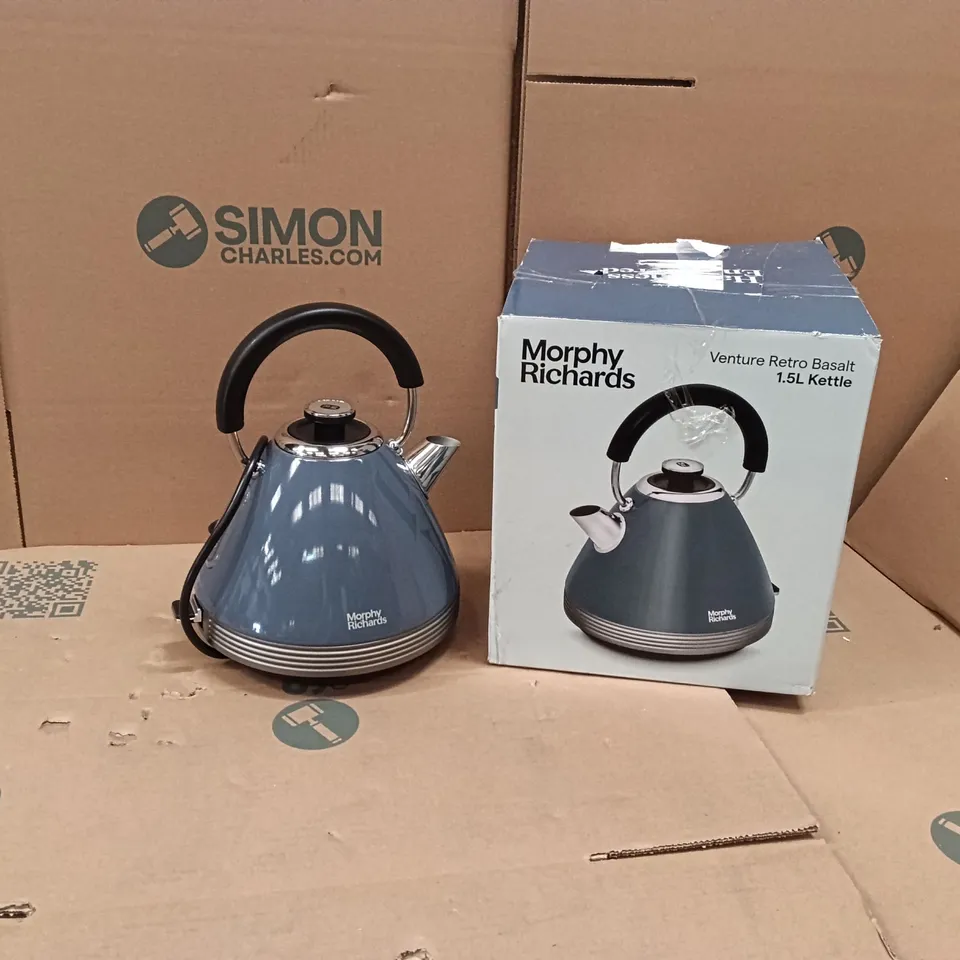 BOXED MORPHY RICHARDS VENTURE RETRO 100335 TRADITIONAL KETTLE - BASALT
