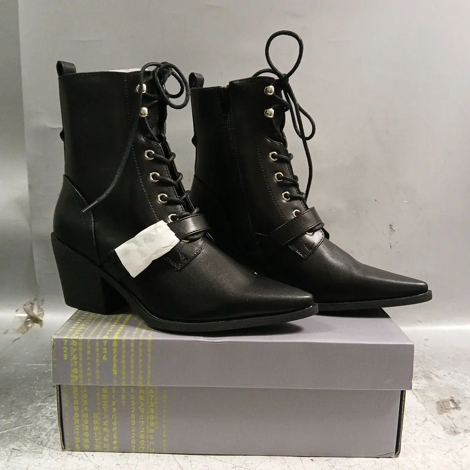 BOXED PAIR OF KOI HAWK POINTED COWBOY BOOTS IN BLACK SIZE UK 5