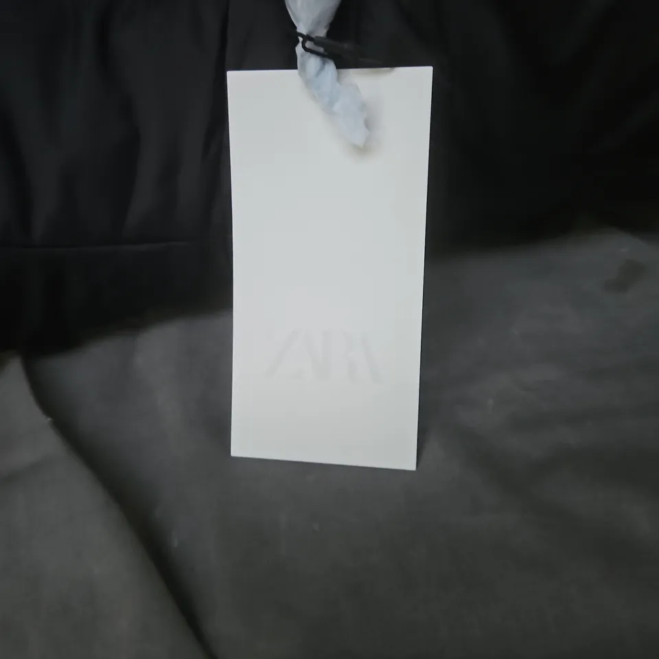 ZARA BLACK HOODED PUFFER JACKET – SIZE XL (UK 44)