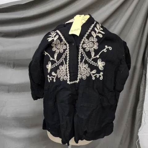 EMMA & ASHLEY BLACK EMBROIDERED BLOUSE AND MATCHING SHORTS  - CREAM FLORAL EMBROIDERY, SIZE L