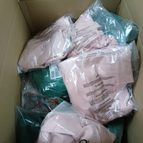 APPROXIMATELY 20 ASSORTED CLOTHING ITEMS IN VARIOUS COLOURS, STYLES AND SIZES