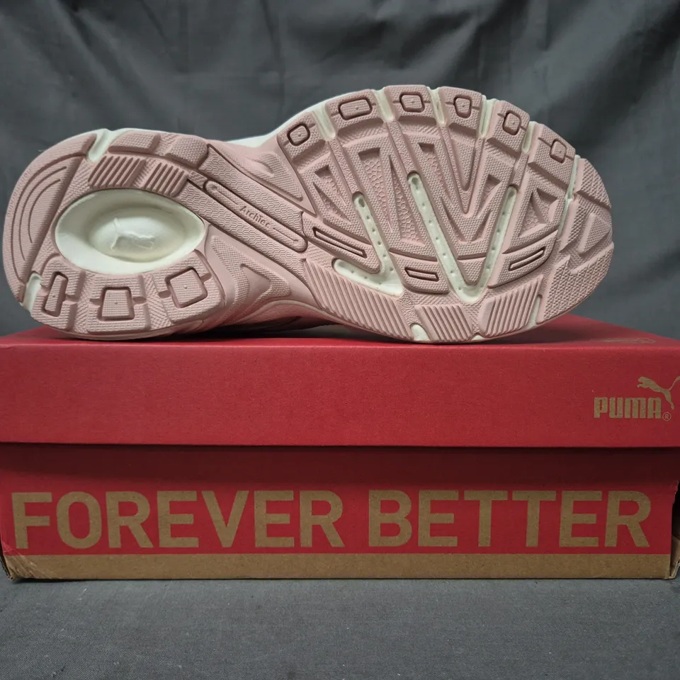 BOXED PAIR OF PUMA SHOES IN CREAM/ROSE UK SIZE 4