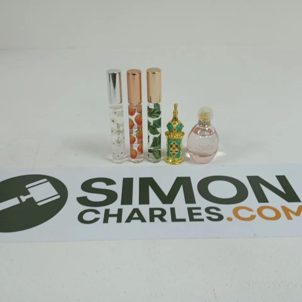 LOT OF 5 TRAVEL SIZE PERFUMES TO INCLUDE SKINNY DIP, LOVELY BY SARAH JESSICA PARKER AND JAPARA