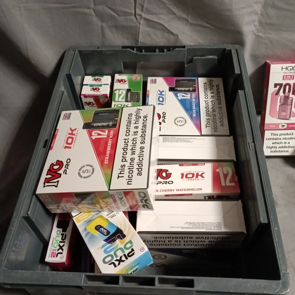 APPROXIMATELY 15 ASSORTED E-CIGARETTE PRODUCTS INCLUDING HQD GLOW AIR, IVG PRO AND PIXL DUO 12